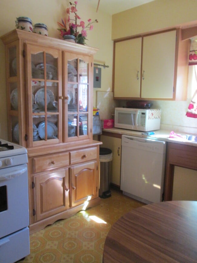 Building Photo - UNM LAW SCHOOL NORTH CAMPUS 3 Bedroom 2 Bath  with Garage