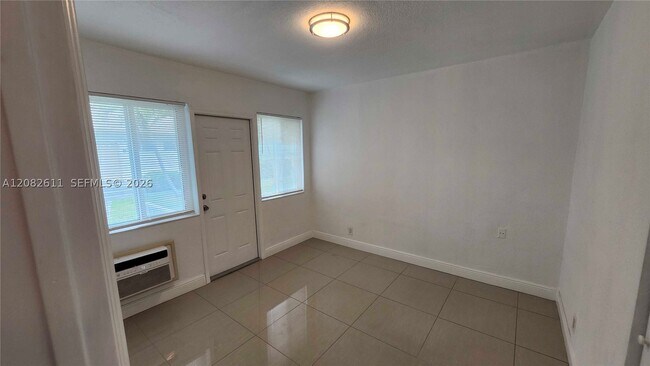Building Photo - 9770 E Bay Harbor Dr