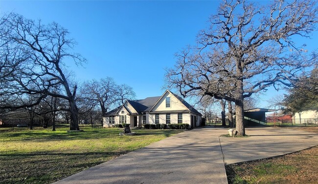 Building Photo - 5535 Whispering Oaks Ln