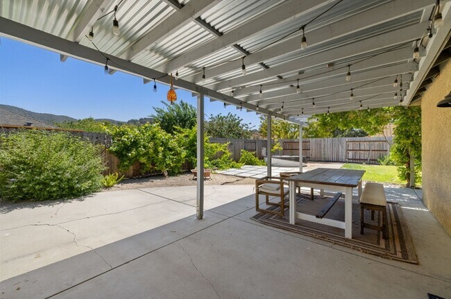 Building Photo - 475 Heritage Ln