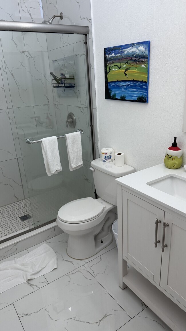 Building Photo - 215 Woodland Ave