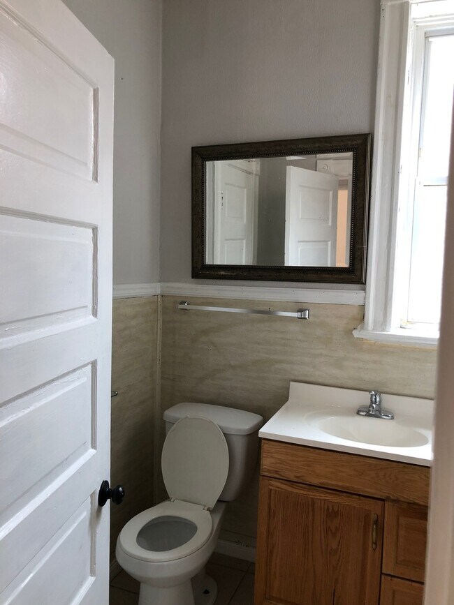 Building Photo - 2809 Sidney St