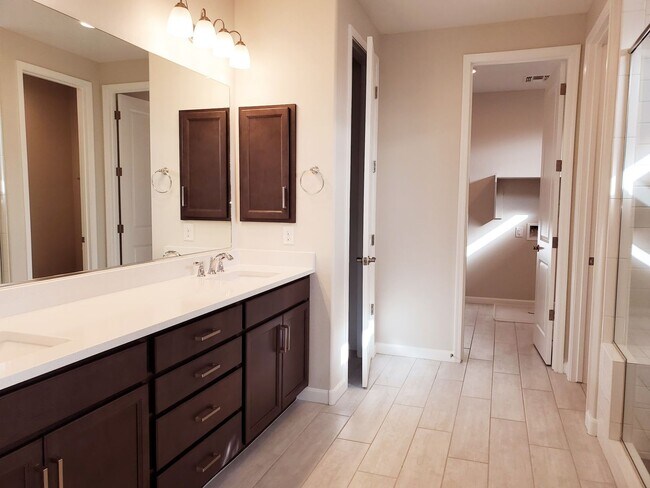 Building Photo - Newer Smart Home Near Mayo Clinic!