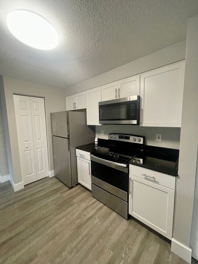 Primary Photo - 1 Bedroom / 1 Bath Condo in Gated Communit...