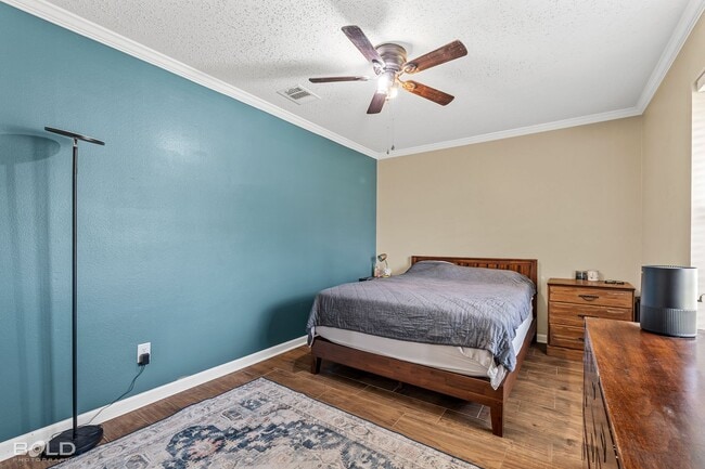 Building Photo - Check out this 3 bed 1 in Haughton