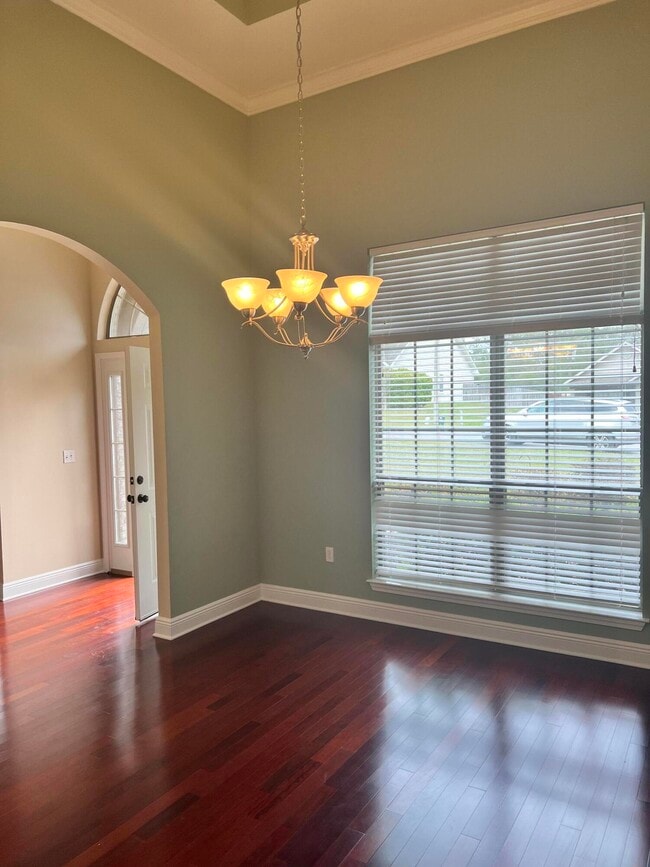 Building Photo - 123 Crab Apple Ave