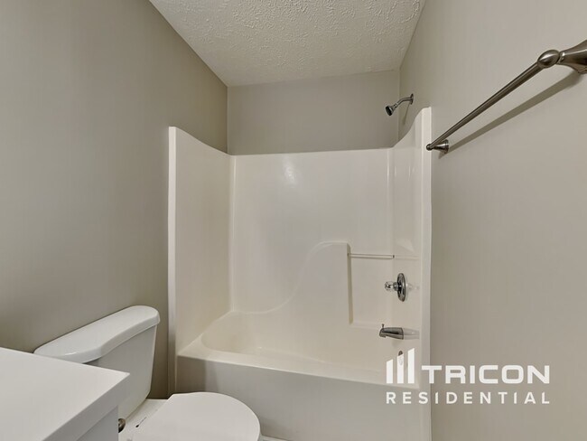 Building Photo - 147 Huntington Pl