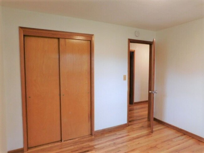 Building Photo - 3Bd/1.5Ba Single Story House - Available S...