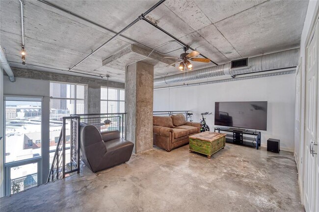 Building Photo - 2000 Bagby-ID441.4