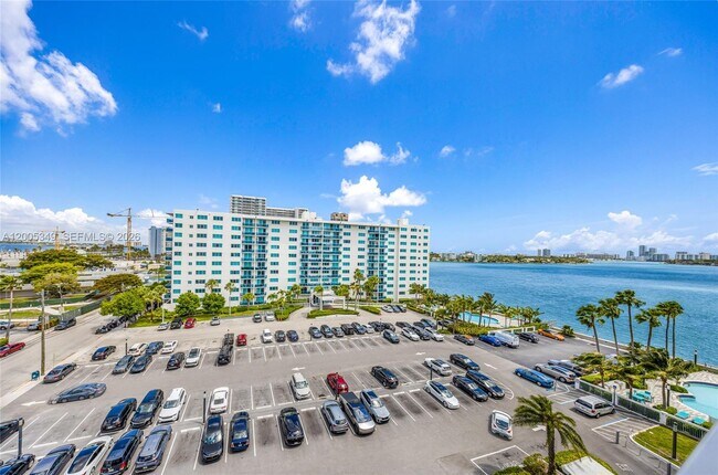 Building Photo - 7501 E Treasure Dr