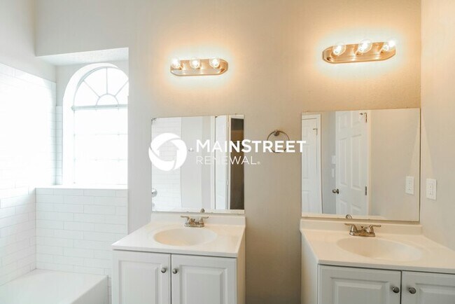 Building Photo - 4 Bedroom Pet-Friendly Home in Missouri City, TX with Main Street Renewal