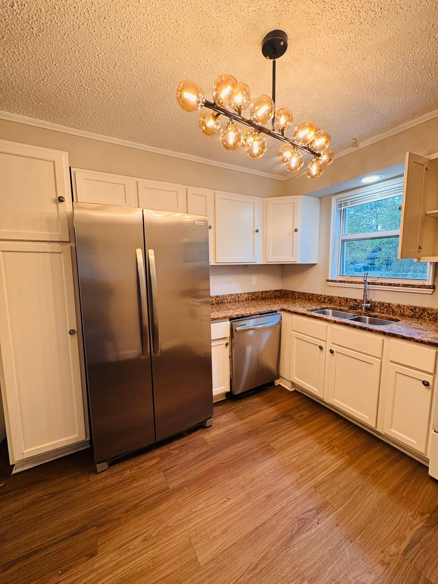 Building Photo - 2108 Burpee Dr