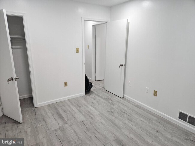 Building Photo - 55 Holly Dr