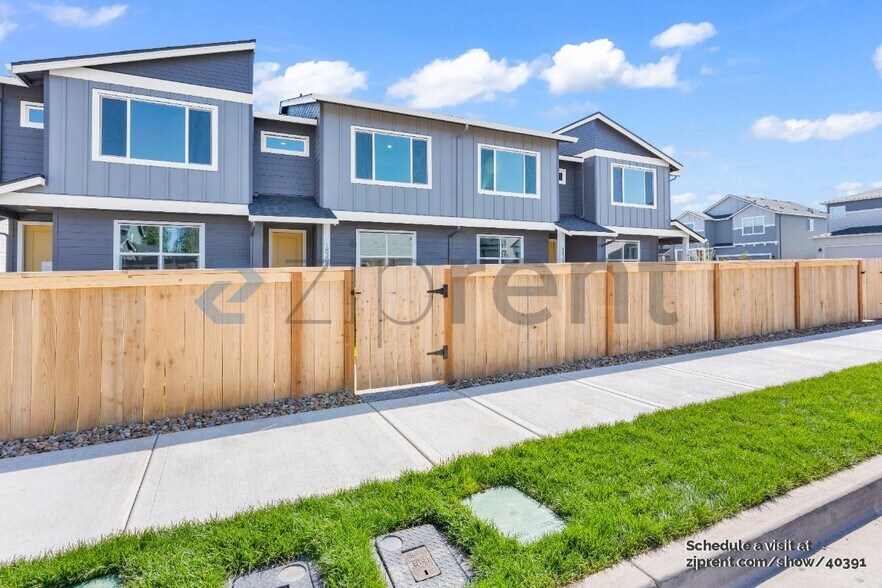 Primary Photo - 18304 NE 43rd Pl