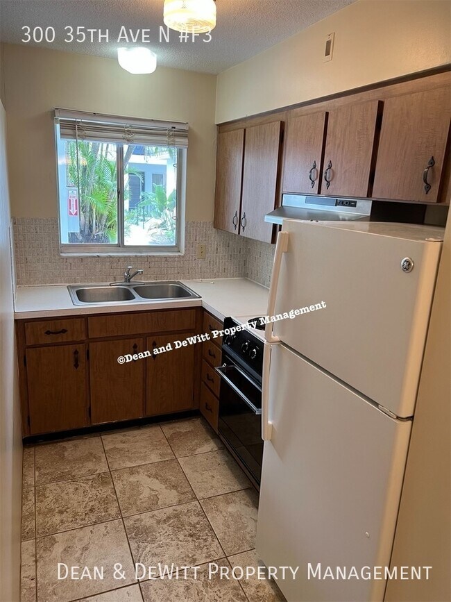 Building Photo - NE St Pete 1/1 Affordable Condo