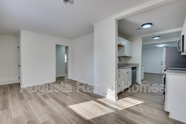 Building Photo - 3110 Arcadia Dr