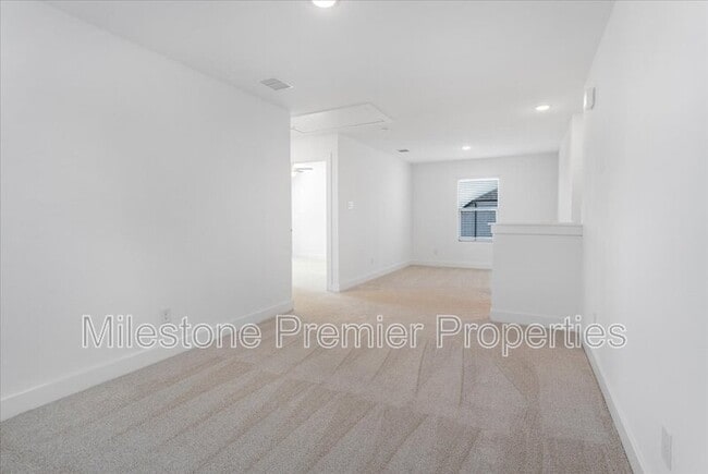 Building Photo - 820 Sunflower Trl