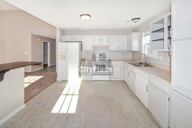 Building Photo - 5639 Wood Hollow Dr