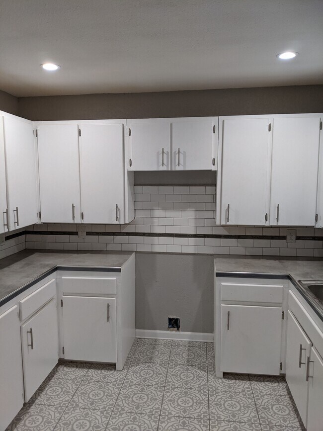 Building Photo - 9909 La Prada Dr
