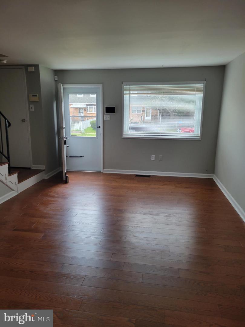 Building Photo - 630 Kingston Rd