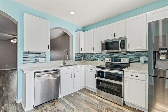 Building Photo - 16302 Swan View Cir