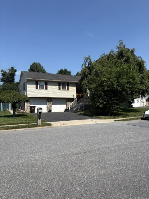 Building Photo - "Charming 4-Bedroom Lancaster Home with Granite Kitchen & Finished Basement Oasis!"