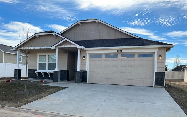 Primary Photo - Beautiful, 3 bed 2 bath home close to lake...