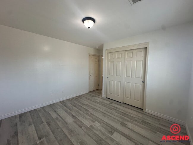 Building Photo - Gorgeous 2 Story Home off of Harris and Ol...
