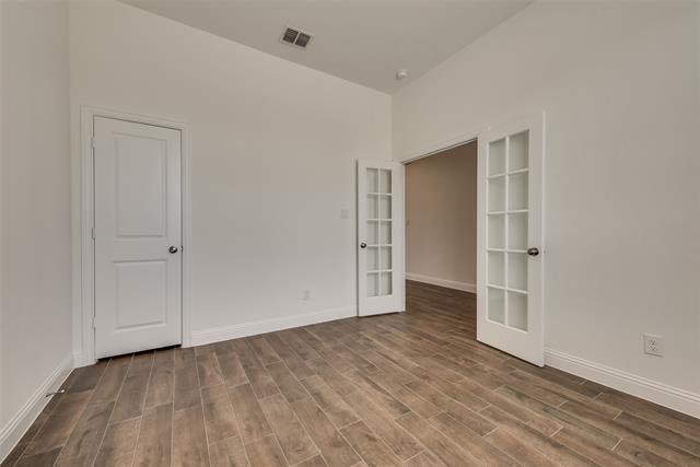 Building Photo - 617 Montrose Dr