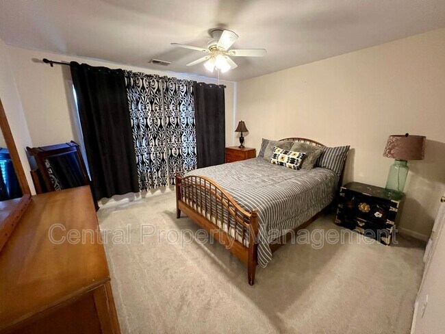 Building Photo - 3 Blanton Ln