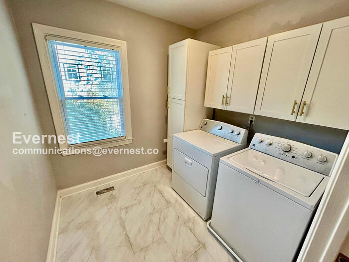 Building Photo - 1807 Dresden Dr NE