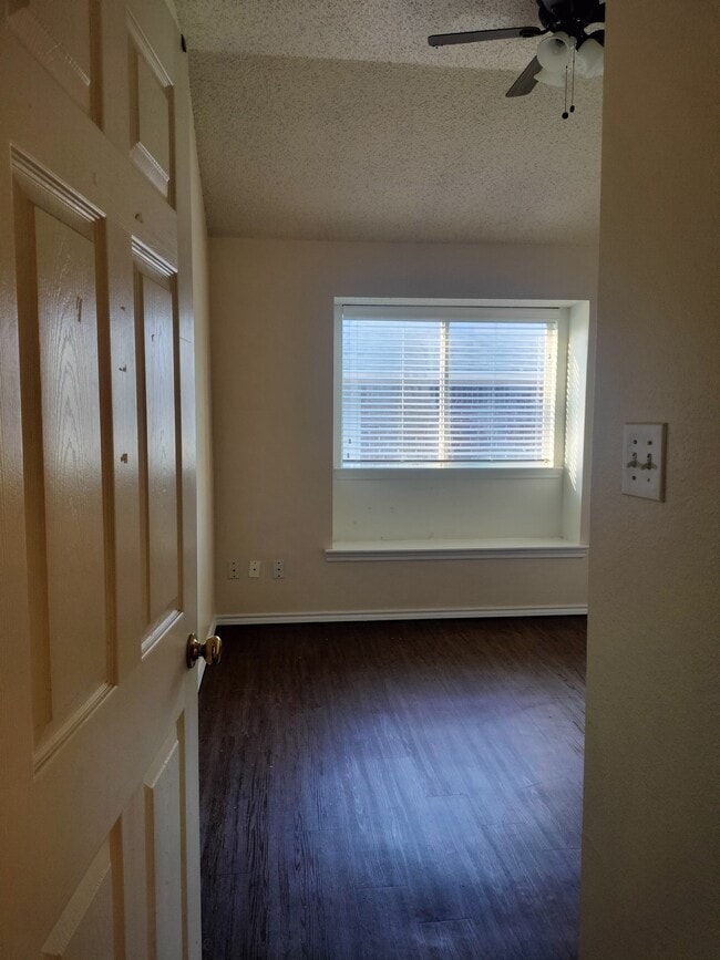 Building Photo - 1888 Helen Ln