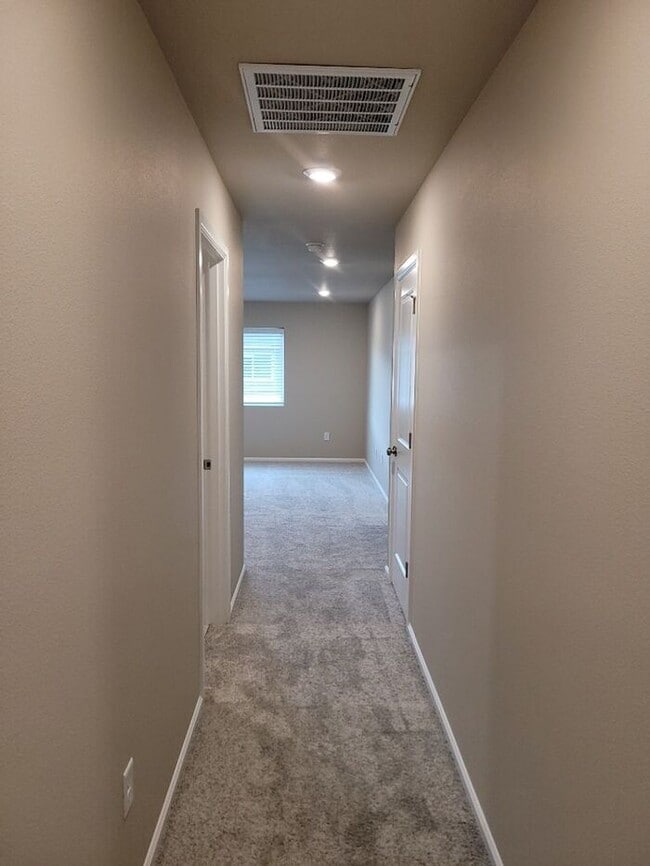 Building Photo - 4 Bed Plus Den in Sultan's New Daisy Crossing