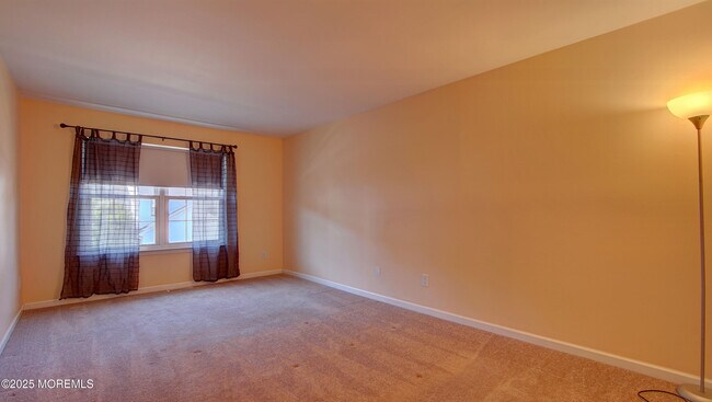 Building Photo - 66 Chestnut Way