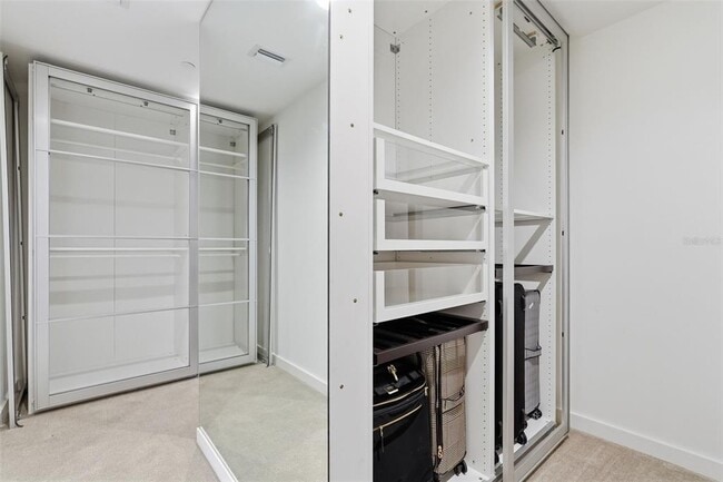 Building Photo - 920 N Osceola Ave