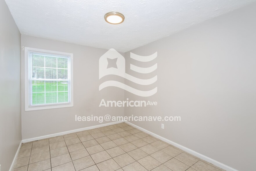 Building Photo - 731 Sommer St NE