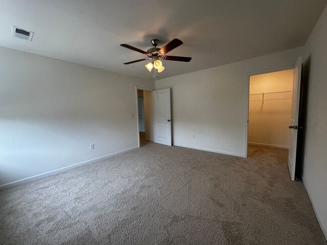 Building Photo - 3 bed/2.5 bath with garage - E Morristown, TN