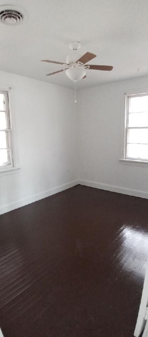 Building Photo - 2 Bedroom 1 Bath Available to Rent for $72...
