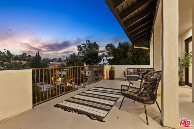 Building Photo - 5940 Manola Way