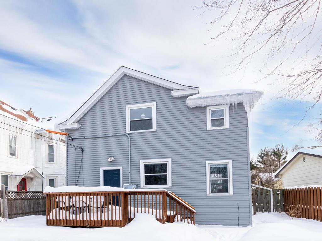 Building Photo - 726 Quincy St NE