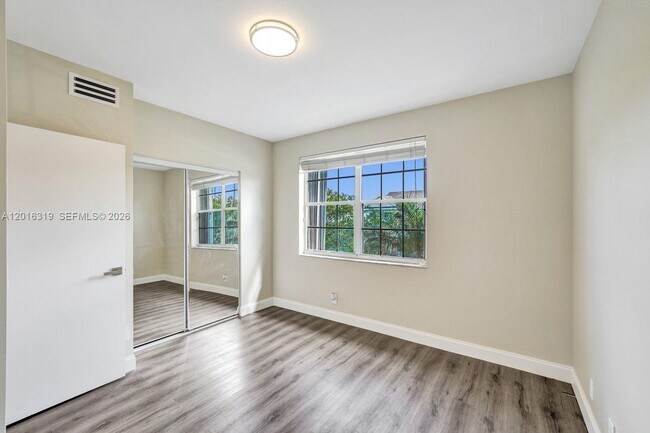 Building Photo - 43 Simonton Cir