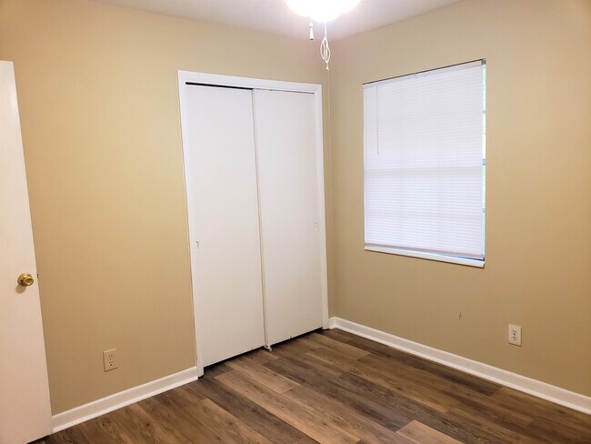 Building Photo - 2318 Vinkara Dr