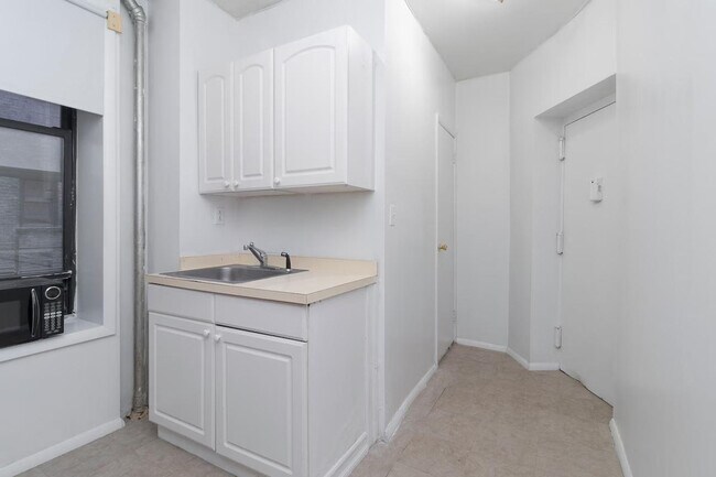 Building Photo - 1213 Park Ave