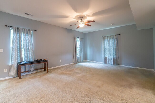 Building Photo - Spacious 4-Bedroom Home with Sunroom, Deck...