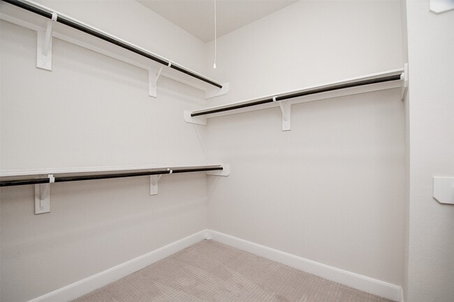 Building Photo - 508 W Donovan St
