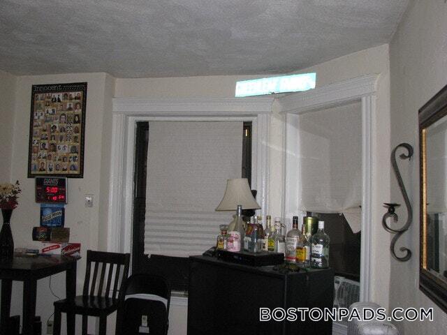 Building Photo - 204 Hemenway St