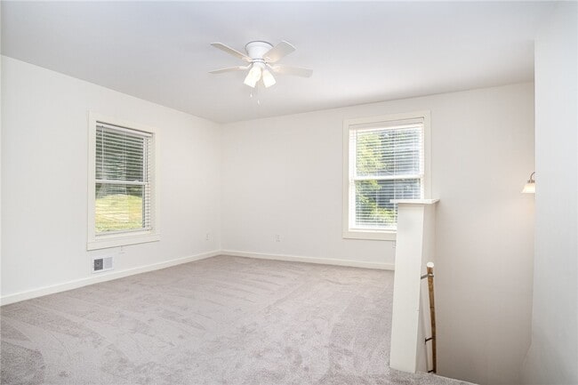 Building Photo - 3545 N Creek Rd