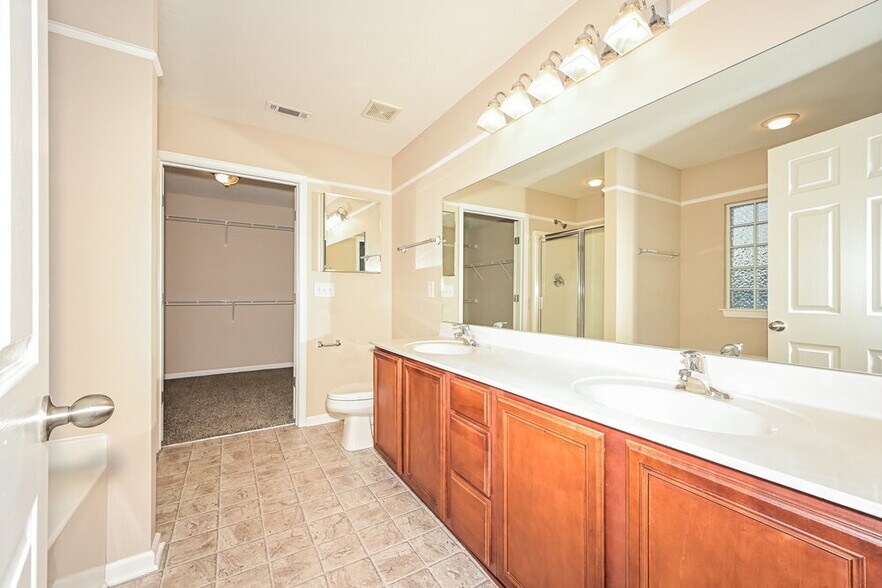 Building Photo - 310 Sarava Ln
