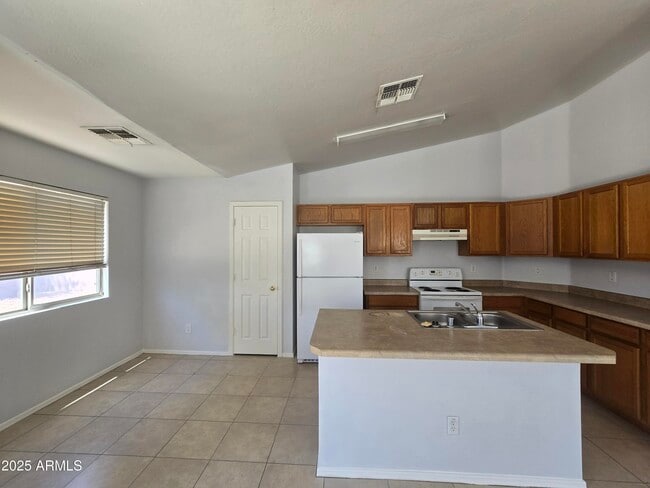Building Photo - 3425 W Hidalgo Ave