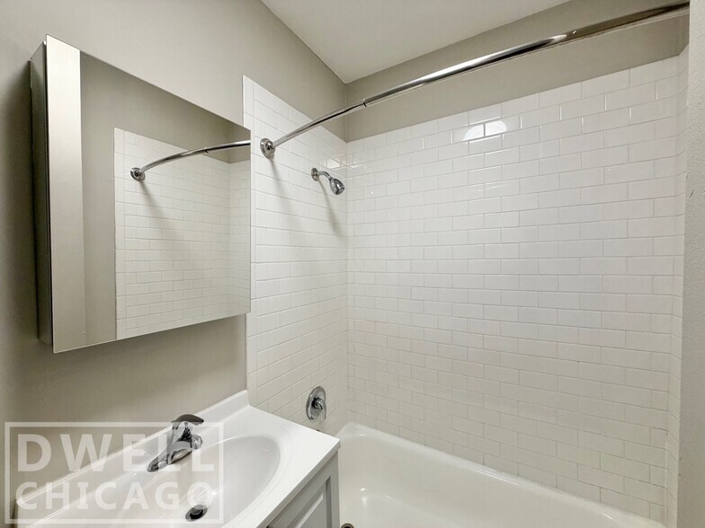 Building Photo - 3433 N Elaine Pl